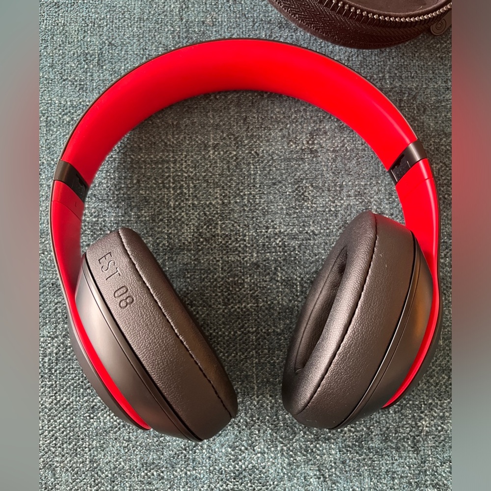 Beats Studio3 Wireless Headphones Red/Black